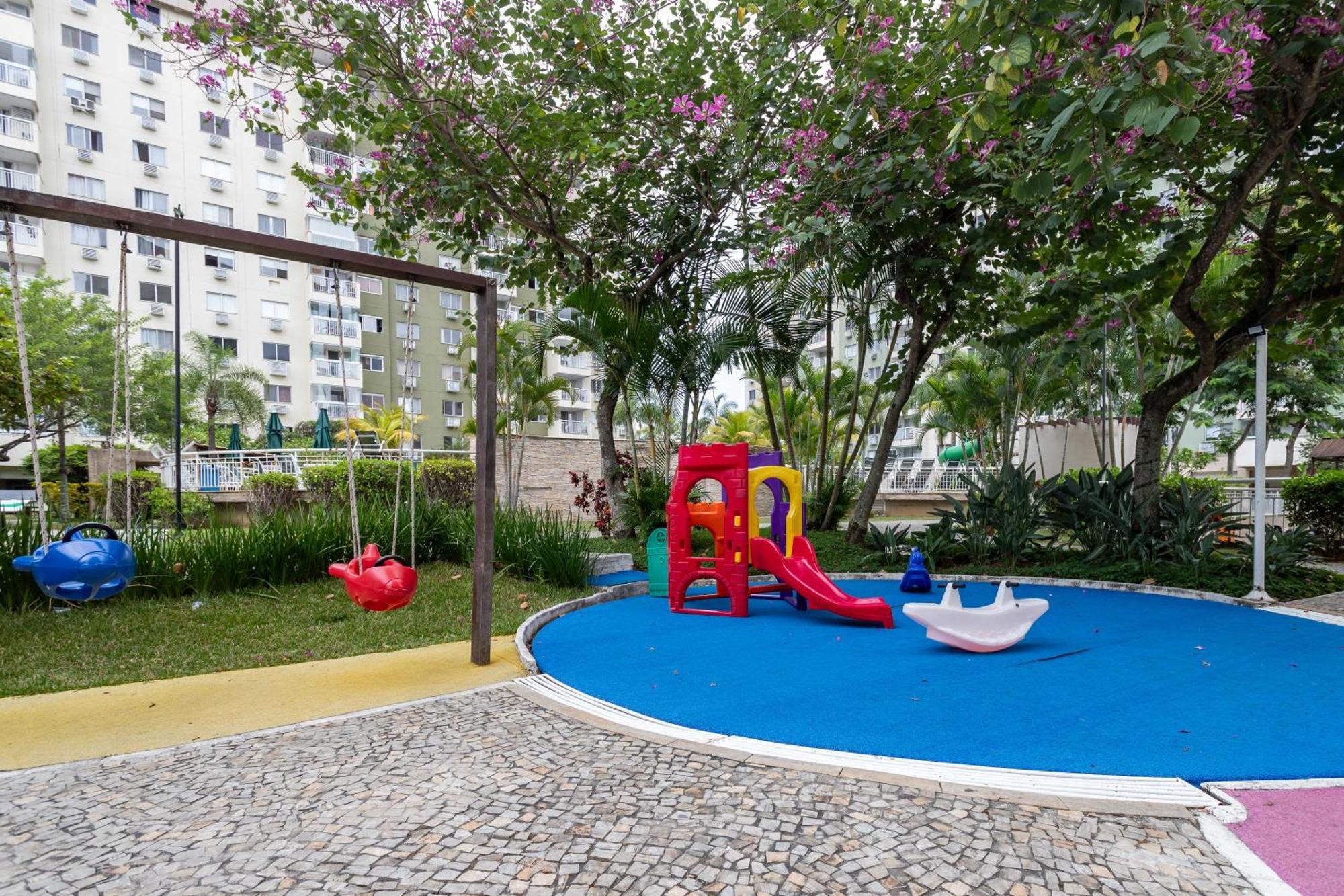 Apartamento Apto 2 Quartos Com Varanda Em Frente Ao Riocentro Barra Olimpica Wi-fi Rapido Piscina Cozinha Completa E Estacionamento Portaria 24h Sala Homeoffice Brinquedoteca E Parquinho Infantil Ideal Grupos Familias E A Trabalho Río de Janeiro