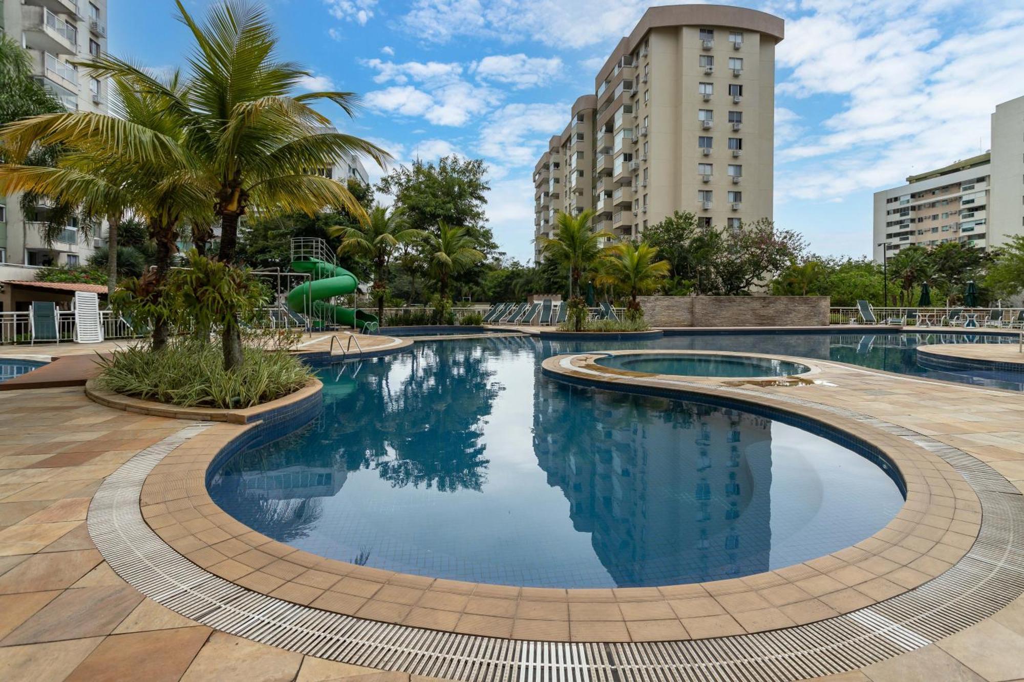 Apto 2 Quartos Com Varanda Em Frente Ao Riocentro Barra Olimpica Wi-fi Rapido Piscina Cozinha Completa E Estacionamento Portaria 24h Sala Homeoffice Brinquedoteca E Parquinho Infantil Ideal Grupos Familias E A Trabalho * Río de Janeiro