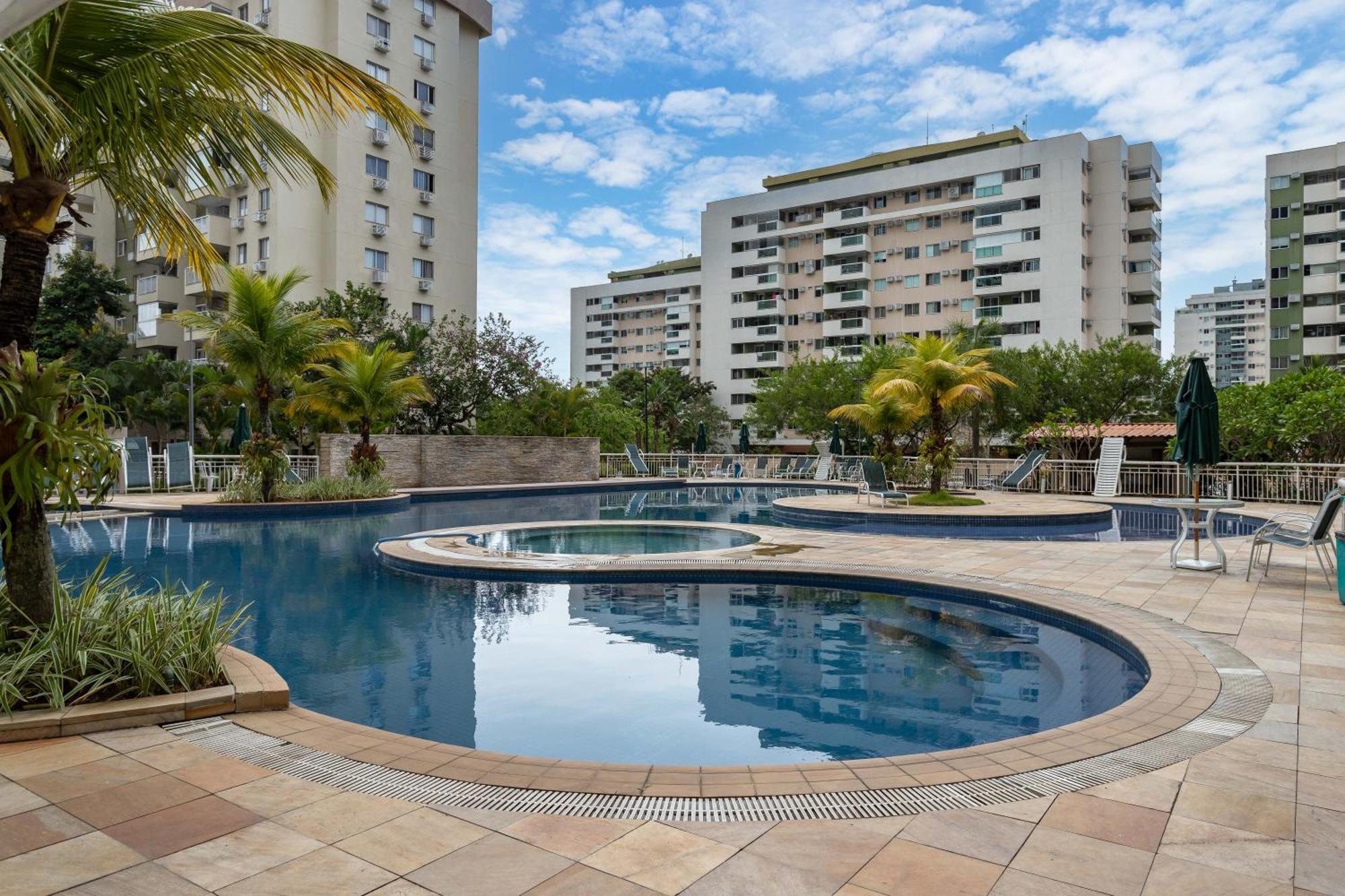 Apto 2 Quartos Com Varanda Em Frente Ao Riocentro Barra Olimpica Wi-fi Rapido Piscina Cozinha Completa E Estacionamento Portaria 24h Sala Homeoffice Brinquedoteca E Parquinho Infantil Ideal Grupos Familias E A Trabalho * Río de Janeiro